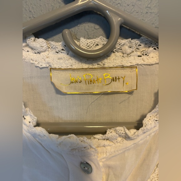 Jen’s Pirate Booty Free People white top with lace detail - small - Picture 2 of 4